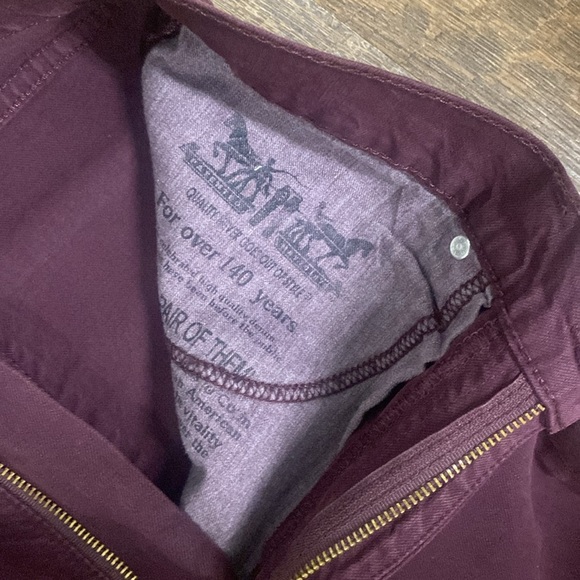 Vintage maroon Levi’s 513 Relaxed fit flared leg raw hem - Picture 8 of 9